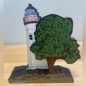 Sheila’s Marblehead Lighthouse. Bay Point, Ohio. PLH24 2000 Wood Collectable.